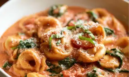 Creamy Spinach Tomato Tortellini – A Comforting Delight